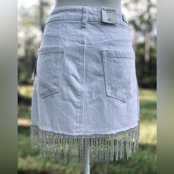 BLANK NYC Denim Rhinestone White Skirt. Size 26 - Picture 9 of 16